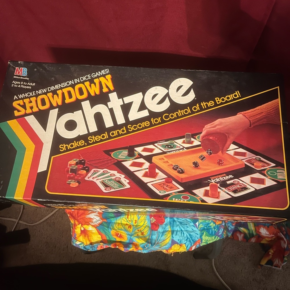 Vintage Yatzee showdown board game 1988